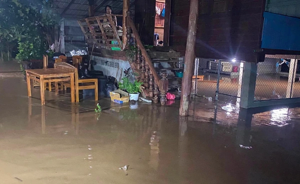 “ลำปาง”น้ำป่าหลาก ทะลักท่วม บ้านแม่ปะหลวง-แม่ปะดอย