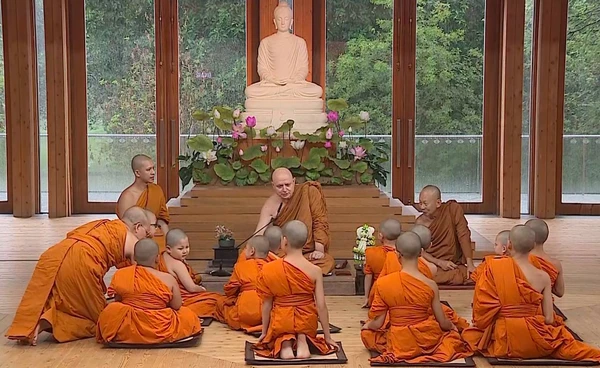 "ธรรมะไร้กำแพงภาษา"บทเรียนล้ำค่าจาก"พระอาจารย์ชยสาโร"สู่ 12 สามเณร | เรื่องดีดีทั่วไทย | 6-5-69