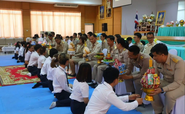 มกช.อ่างทอง จัดพิธีไหว้ครู เปิดปีการศึกษา 2569 สืบสานประเพณีไทย