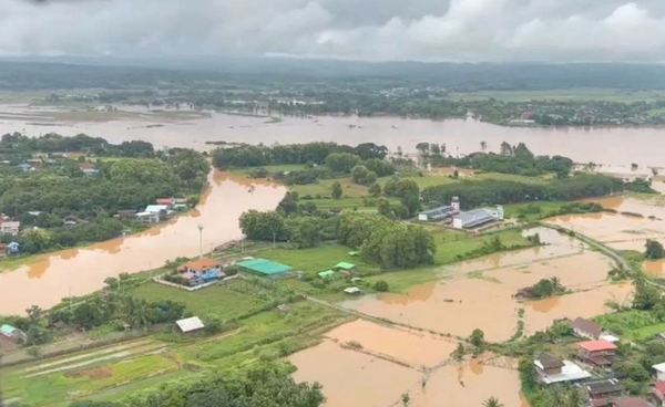 มท.3 ขึ้นเฮลิคอปเตอร์ สำรวจน้ำท่วมน่านมุมสูง-ประเมินพื้นที่ได้รับผลกระทบ 