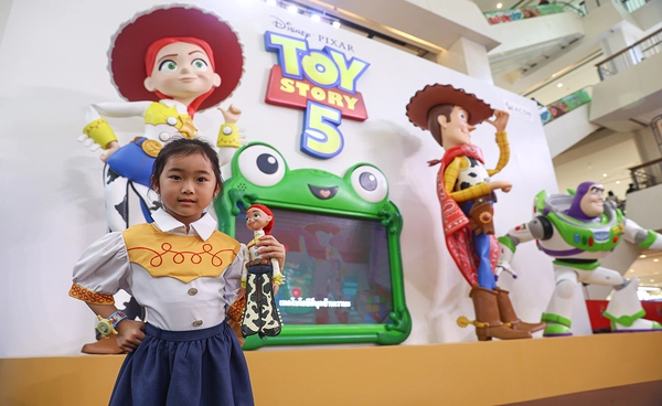 ซีคอน บางแค เนรมิตโลกของเล่นยักษ์ชวนย้อนวัยกับ “ห้องบอนนี่ขนาดยักษ์" ในงาน Toy Story 5