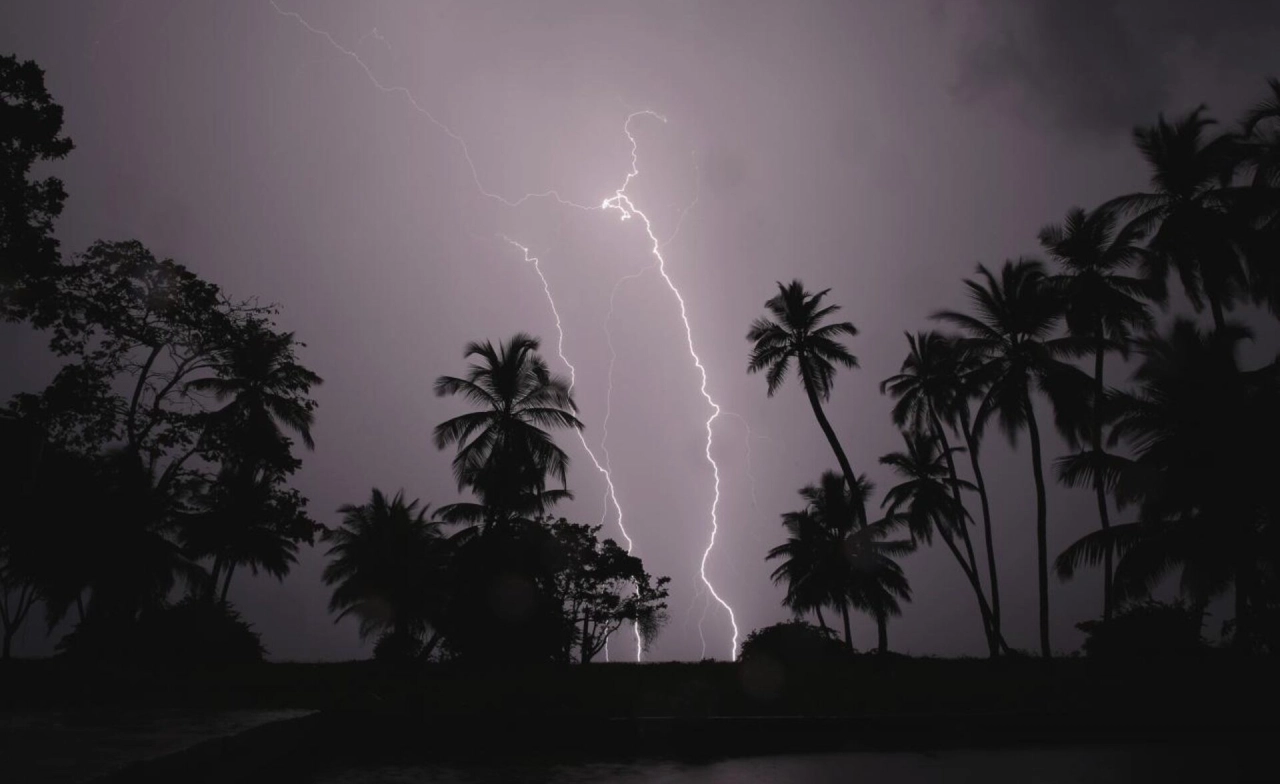 ฝนถล่ม 9–13 ต.ค. เสี่ยงน้ำท่วมหลายภาค  จับตาภาคใต้–หาดใหญ่ รับฝนหนักระลอกใหม่