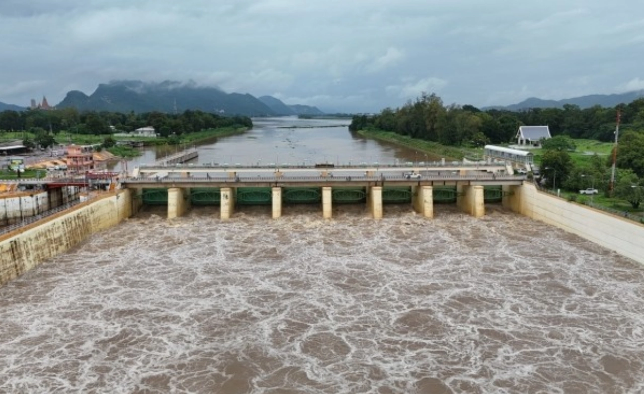 เตือนด่วน! 4 จังหวัดลุ่มแม่กลอง จับตาฝนรอบใหม่ น้ำอาจทะลักท้ายเขื่อน