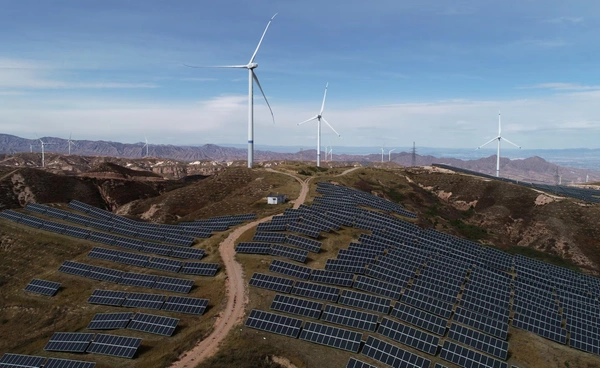 จีนลุยพลังงานสะอาดเต็มสูบ ดันไฟฟ้าสะอาดแตะ 50% ปี 2030 รองรับรถ EV กว่า 110 ล้านคัน