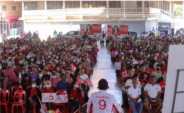 “สมศักดิ์” ขึ้นเวทีสุโขทัย แจง “สร้างเศรษฐีเงินล้าน” โกยรายได้เข้ารัฐแสนล้าน 