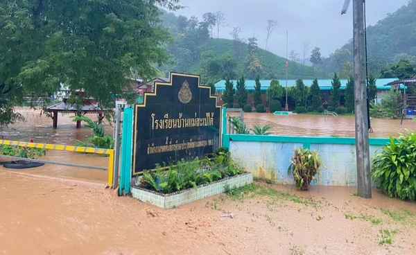 “แม่ฮ่องสอน” น้ำป่าหลากท่วม โรงเรียน-บ้านเรือนเสียหาย