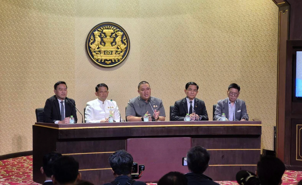 โซลาร์ภาคประชาชน ตั้งเป้า 1 ล้านครัวเรือน “พลพีร์” ย้ำยึดประโยชน์ประชาชน