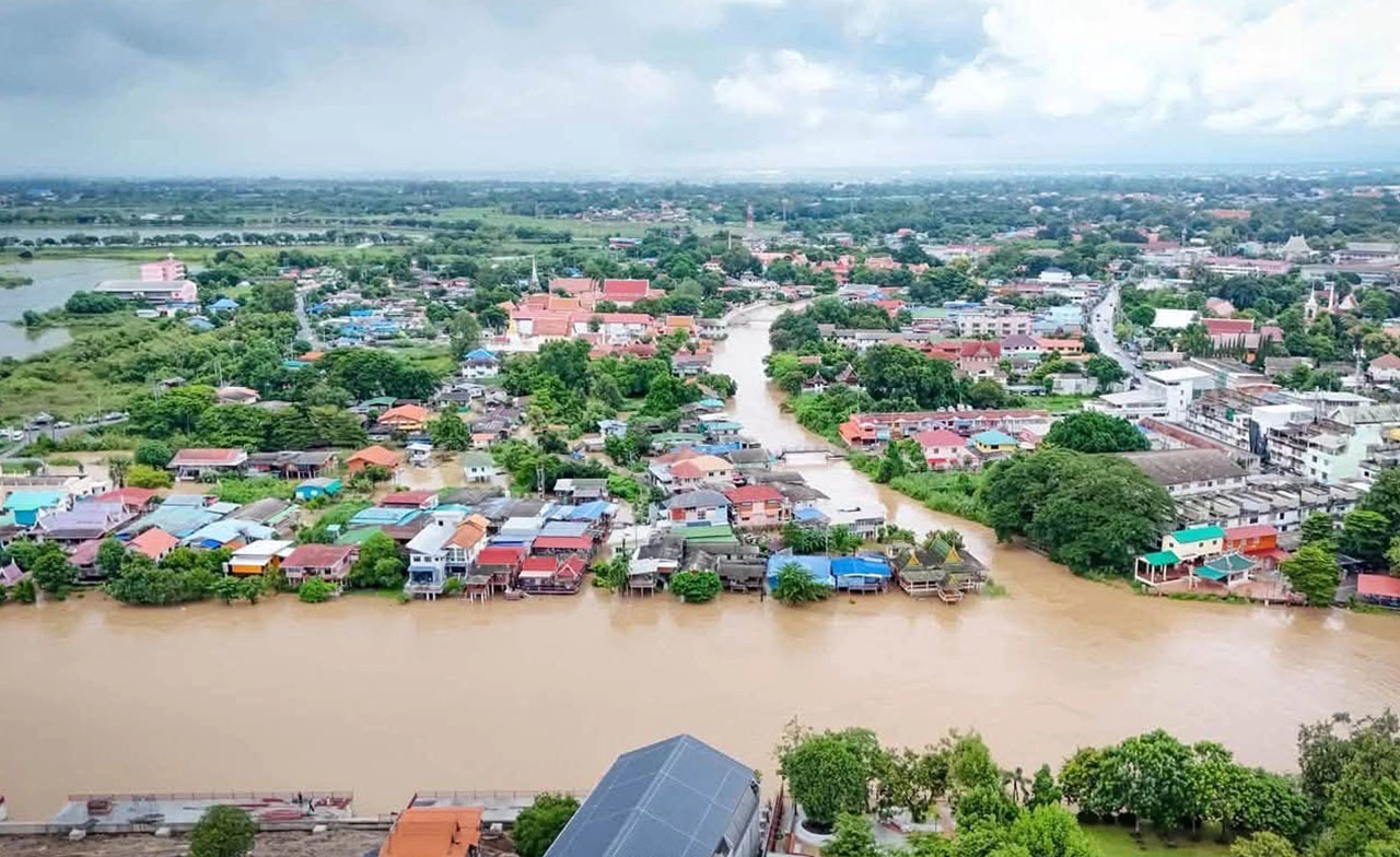 “เงินเยียวยาน้ำท่วม”เตรียมชงครม.ขอเพิ่ม 1.5 หมื่นล้าน ล่าสุดโอนแล้ว 6.8 แสนครัวเรือน