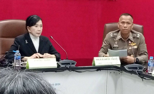 "ปวีณา" พาผู้ปกครอง 11 ครอบครัว แจ้งความเอาผิด ผอ.โรงเรียน คดีล่วงละเมิดเด็ก