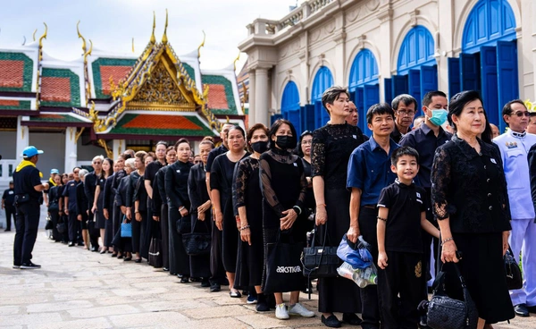 พสกนิกร เข้าถวายน้ำสรงพระศพ สมเด็จพระเจ้าลูกเธอ เจ้าฟ้าพัชรกิติยาภาฯ