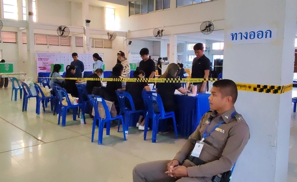 บรรยากาศเลือกตั้งล่วงหน้า เขต 8 โคราช คนมารอใช้สิทธิตั้งแต่เช้า 