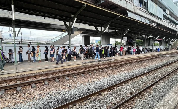 Airport Rail Link ขัดข้อง! ขร.ประสาน รฟท.-ขสมก. จัดรถเสริมรับผู้โดยสาร