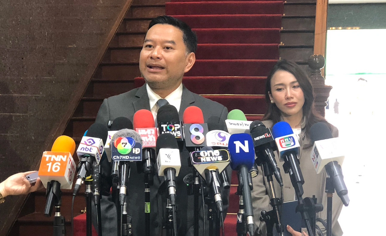 โฆษกรัฐบาล ยืนยันข่าวโอนเงินเข้าบัญชี “อนุทิน” เป็นเฟกนิวส์ 