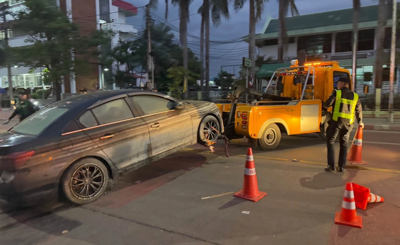 ฝันร้ายหลังน้ำท่วม!  ขยะกองมหาศาล  รถเสียกว่า 1,000 คัน
