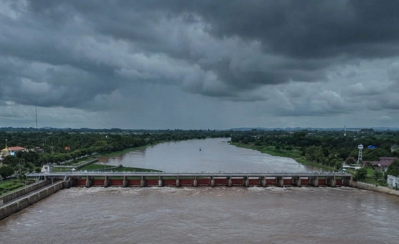 ภาพรวมลุ่มน้ำเจ้าพระยาน้ำแนวโน้มลดลง เตือนฝนระลอกใหม่ 11–13 ต.ค.