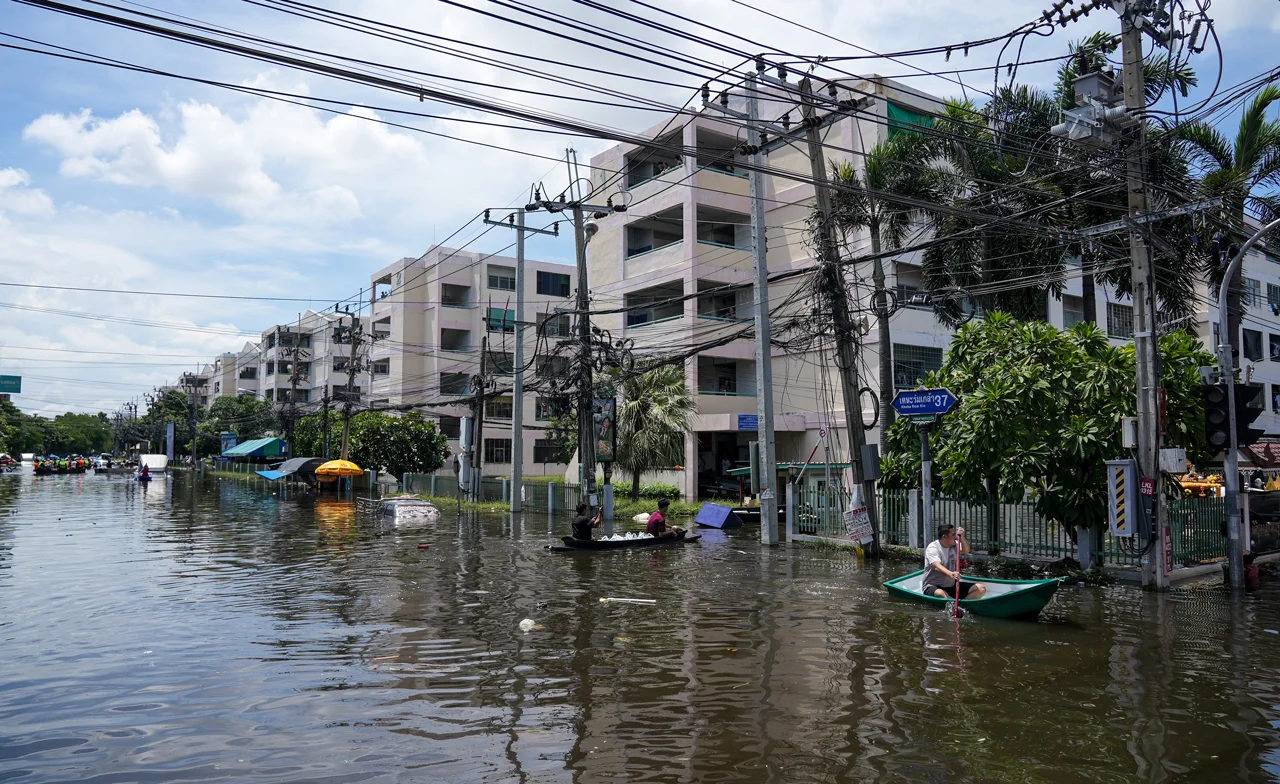 เงินเยียวยาน้ำท่วม! กทม.อัปเดตอนุมัติแล้วกว่า 1.6 แสนครัวเรือน 