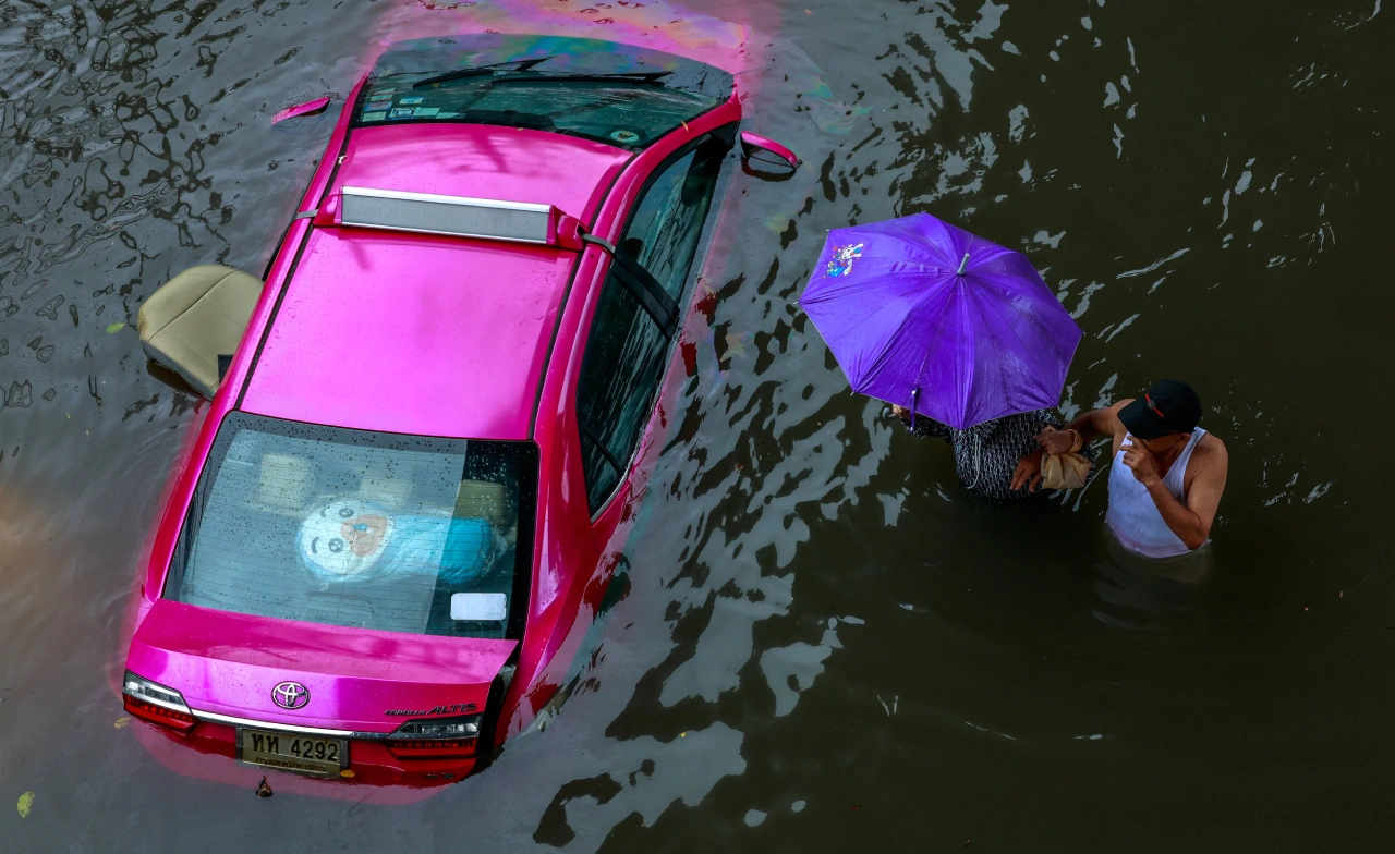 ฝนเบาแล้ว แต่น้ำยังไม่หมด! ระบายอีกไม่น้อยกว่า 1 สัปดาห์