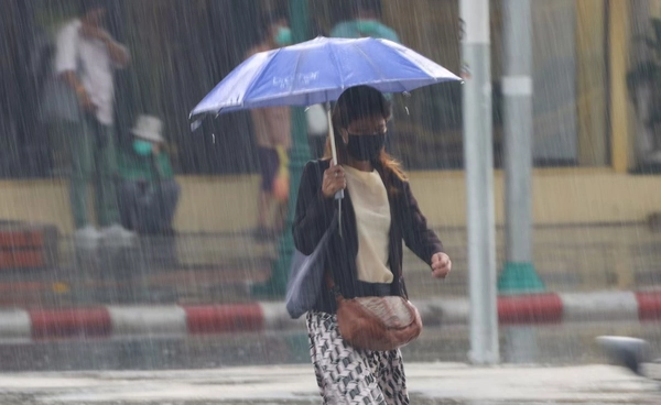 เช็กด่วน 13 จว. เฝ้าระวัง “ฝนตกหนัก” 23 - 25 ก.พ. 