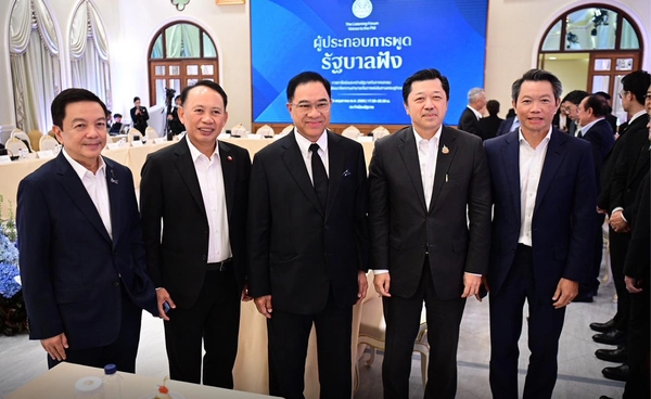 "เอกชน" ตบเท้าเข้าทำเนียบ นายกฯ หารือ 10 อุตสาหกรรม ร่วมกำหนดทิศทางเศรษฐกิจไทย