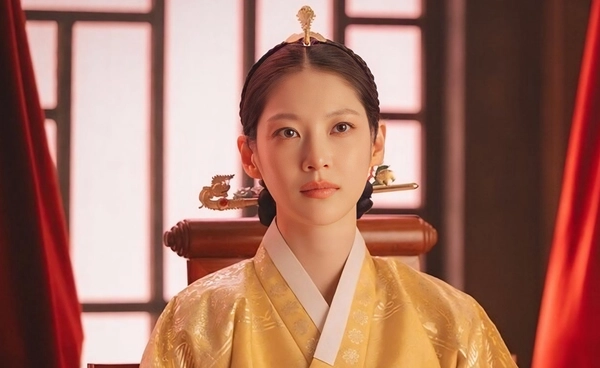 รู้จัก "กงซึงยอน" พระพันปีคนสวยใน "รักนี้มงลง"