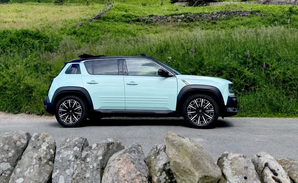 “Renault” โชว์วิ่ง EV “พลังแสงอาทิตย์” 1,600 กม. ทั่ว UK ไม่พึ่งไฟกระแสหลัก