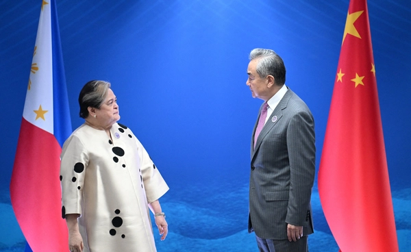 หวังอี้ชี้ สัมพันธ์จีน-ฟิลิปปินส์ถึงทางแยก