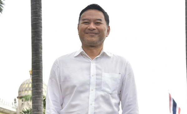 โฆษกรัฐบาลสักการะสิ่งศักดิ์สิทธิ์ประจำทำเนียบฯ ยืนยันเดินหน้าทำงานเต็มที่