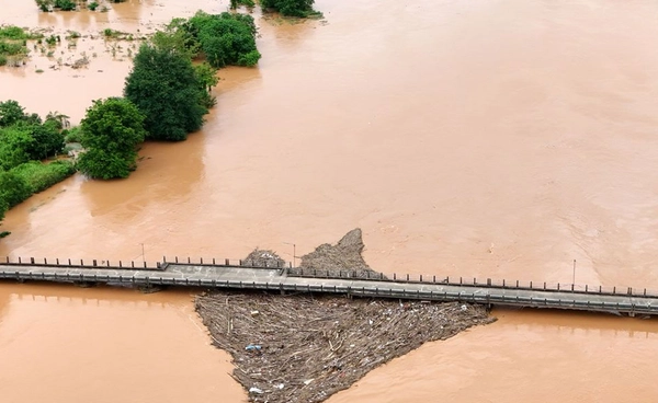 รมว.เกษตรฯ สั่งกรมชลประทานเฝ้าระวังฝนตกหนัก พร้อมรับมือน้ำหลาก
