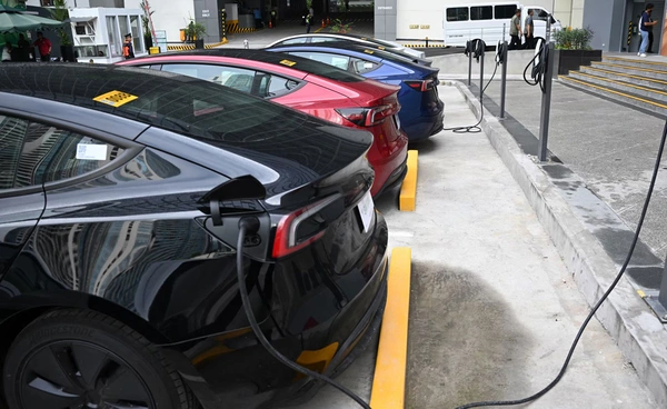 รถ EV ที่จดทะเบียนแล้ว ต้องเปลี่ยนป้ายทะเบียนใหม่หรือไม่? กรมขนส่งชี้แจงแล้ว