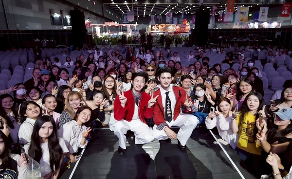 กรี๊ดสนั่น "พูห์-พาเวล" ร้องเพลงคู่สุดละมุน ก่อนโชว์ทำเมนูปังปิ้งหมูย่างสุดเอ็กซ์คลูซีฟ