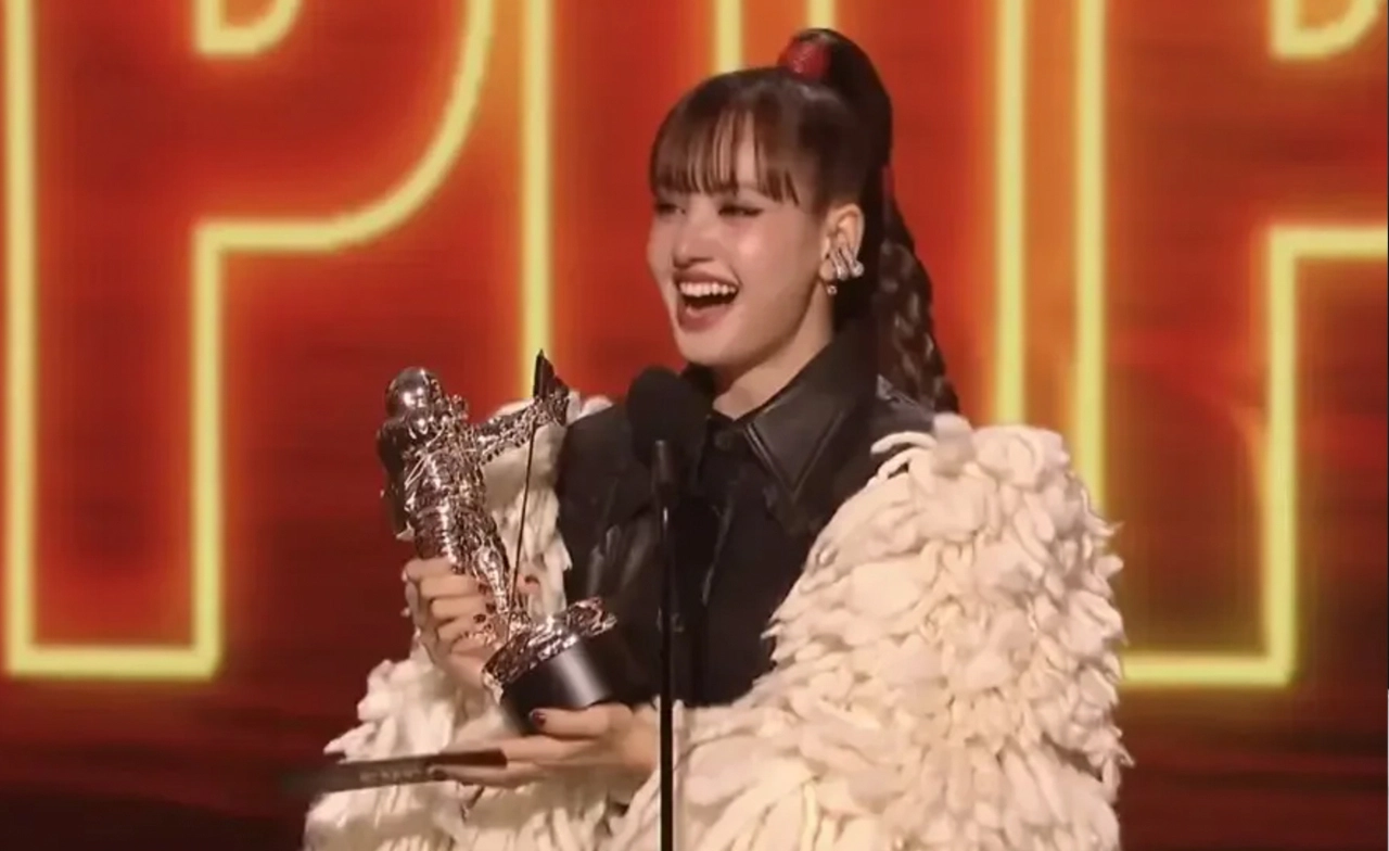 ลิซ่า" สุดปัง! คว้า Best Pop เวที MTV VMAs 2026 นับว่าเป็นศิลปินเดี่ยวเอเชียคนแรกที่ทำได้