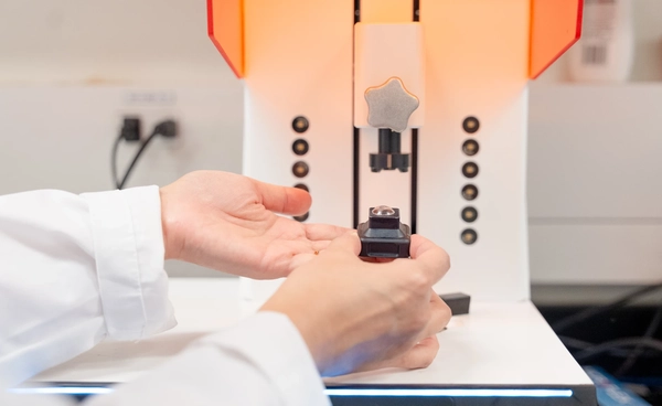 นักวิจัยใข้ 3D Printing สร้างคอนแทคเลนส์เฉพาะบุคคล แล้วเสร็จใน 20 นาที !!