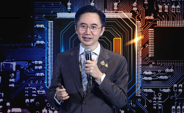 คนไทย 20 ล้านต้องเก่ง AI เจาะวิสัยทัศน์ “ยศชนัน วงสวัสดิ์” ใช้เอไอ ‘เปลี่ยน-ขับเคลื่อน’ ไทย
