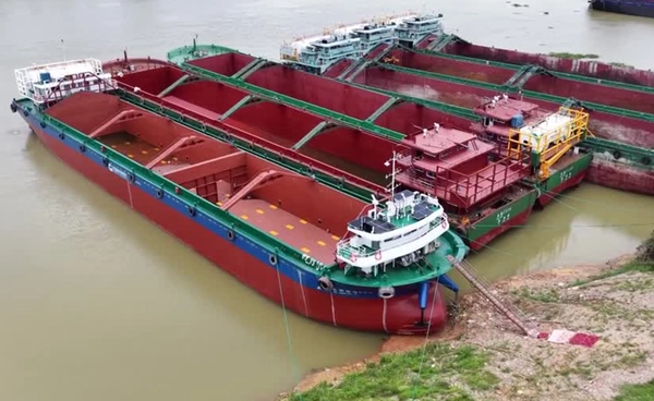 “จีน” ทดสอบ “เรือขนส่งอัจฉริยะ” 5,000 ตัน ล่องฉลุยลำแรกบนคลองผิงลู่