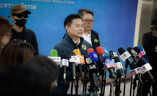 ป.ป.ส. แถลงความคืบหน้าแอร์โฮสเตสขนยาเสพติด เร่งแกะรอยเฟซบุ๊ก "Rose"