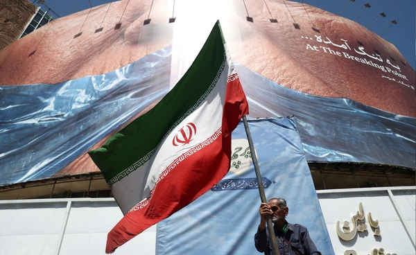 ทรัมป์สั่งแก้ร่างดีลอิหร่าน หวังเพิ่มเงื่อนไขนิวเคลียร์-ฮฮร์มุซ  IRGC อ้างสอยโดรนสหรัฐฯ ตก