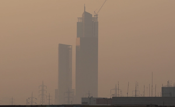 “ละฮอร์” หายใจไม่ออก  AQI ทะลุ 500! เมืองจมอากาศพิษ