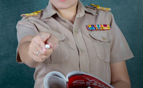 ทำไมครอบครัวต่างจังหวัดยังอยากให้ลูก “รับราชการ”