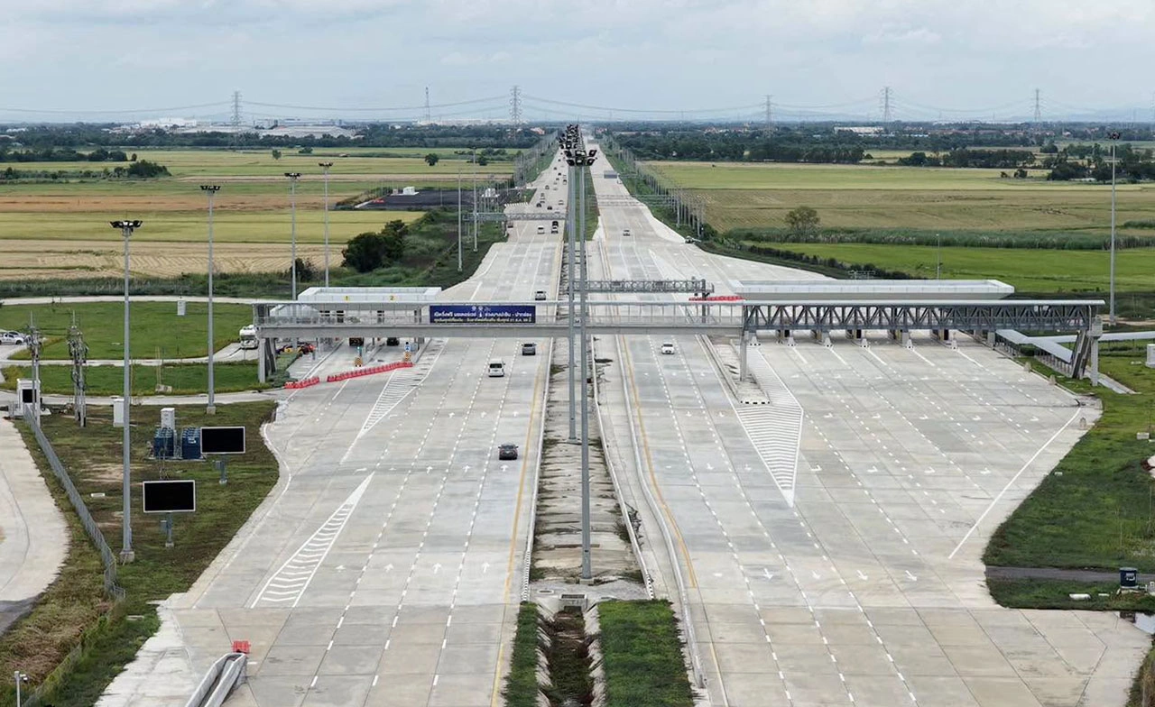 เปิดฟรี มอเตอร์เวย์ M6 บางปะอิน - หินกอง เลี่ยงน้ำท่วมถึง 11 ต.ค.