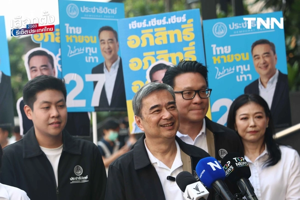 รูป-ประมวลภาพ(เมื่อวันที่ 30 ธ.ค.68) “อภิสิทธิ์” ลงพื้นที่บางรัก ช่วย “พีรวุฒิ” เขต 1 หาเสียง มั้นใจนโยบาย บุคลากร มัดใจคนกรุง-3
