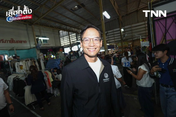 รูป-"อภิสิทธิ์" ลุยตลาดเมืองไทยภัทร ขอบคุณโพลหนุน ปชป.ลำดับ 4 ดัน ปชป. สู้ทุนเทา-ปราบโกง ชี้ "โหวตโน" คืออาวุธประชาชนสั่งสอนการเมืองอุปถัมภ์-17