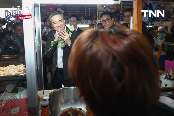 รูป-"อภิสิทธิ์" ลุยตลาดเมืองไทยภัทร ขอบคุณโพลหนุน ปชป.ลำดับ 4 ดัน ปชป. สู้ทุนเทา-ปราบโกง ชี้ "โหวตโน" คืออาวุธประชาชนสั่งสอนการเมืองอุปถัมภ์-14