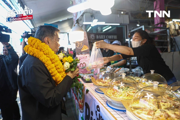 รูป-"อภิสิทธิ์" ลุยตลาดเมืองไทยภัทร ขอบคุณโพลหนุน ปชป.ลำดับ 4 ดัน ปชป. สู้ทุนเทา-ปราบโกง ชี้ "โหวตโน" คืออาวุธประชาชนสั่งสอนการเมืองอุปถัมภ์-7