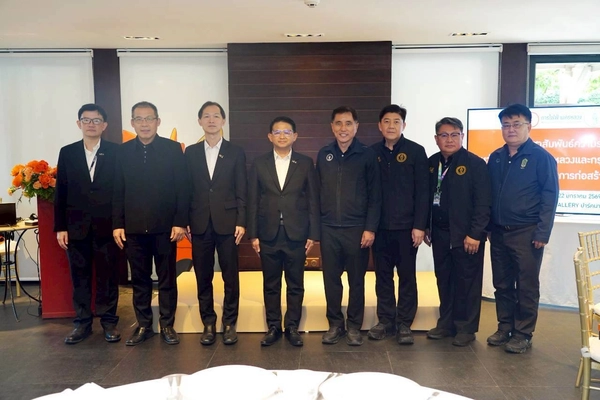 รูป-MEA จับมือ กทม. พลิกโฉม "ถนนวิทยุ" สู่มหานครไร้สาย -13