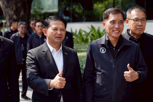 รูป-MEA จับมือ กทม. พลิกโฉม "ถนนวิทยุ" สู่มหานครไร้สาย -4