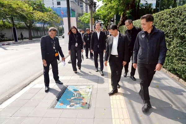 รูป-MEA จับมือ กทม. พลิกโฉม "ถนนวิทยุ" สู่มหานครไร้สาย -5