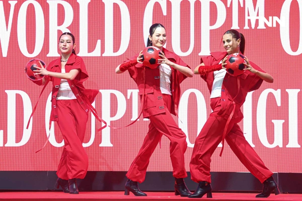 รูป-ถ้วย Original FIFA World Cup™ Trophy ถึงไทยแล้ว พร้อมเปิดให้ชมอย่างยิ่งใหญ่ 24 มกราคมนี้ ที่ไอคอนสยาม-1