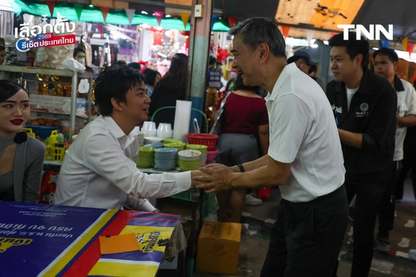 รูป-"มาร์ค" นำทีม ปชป. บุกกรุงฯ ชูนโยบาย "รถไฟฟ้า 5-30 บาท" ดัน พ.ร.บ.อากาศสะอาด แก้ฝุ่น PM 2.5-31