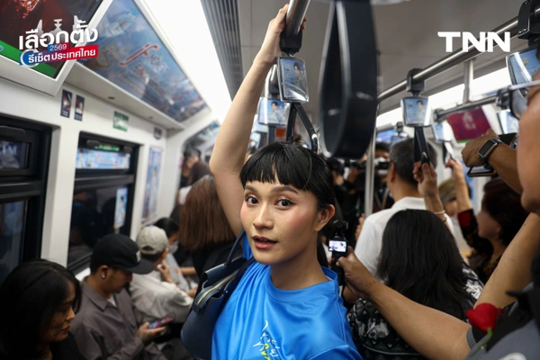 รูป-"มาร์ค" นำทีม ปชป. บุกกรุงฯ ชูนโยบาย "รถไฟฟ้า 5-30 บาท" ดัน พ.ร.บ.อากาศสะอาด แก้ฝุ่น PM 2.5-15