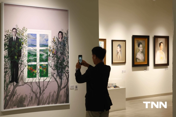 รูป-2 ศิลปินแห่งชาติ นำทัพสร้างสรรค์งานศิลป์ชั้นสูง น้อมรำลึกในพระมหากรุณาธิคุณ “สมเด็จพระพันปีหลวง"-16